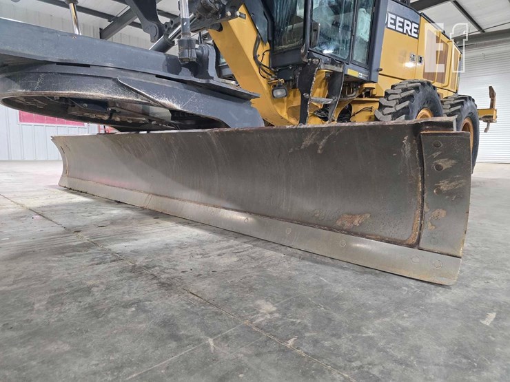 2011-deere-672g-image-9