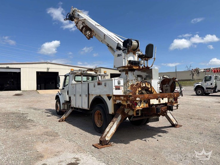 2016-freightliner-m2-106-image-5