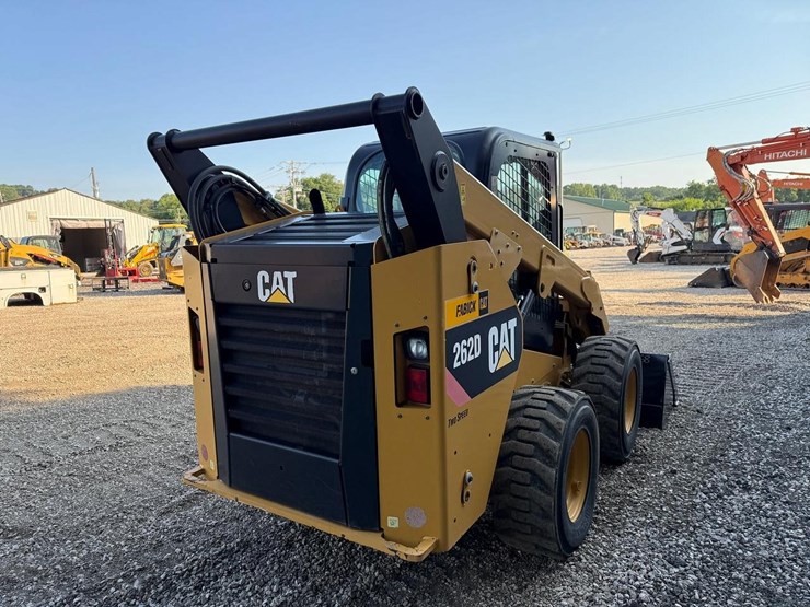 2015-caterpillar-262d-image-4