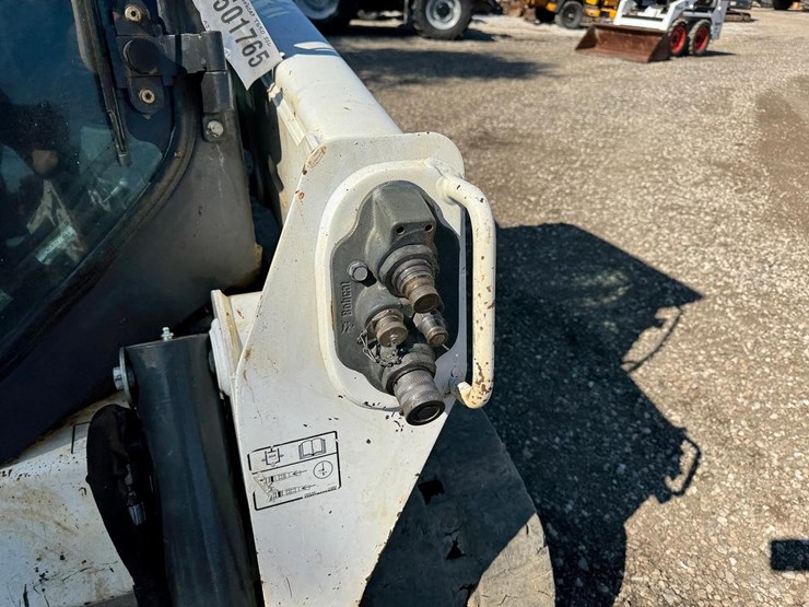 2020-bobcat-t550-image-11