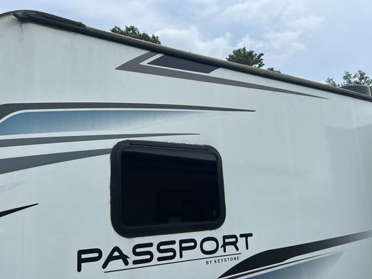 #142-•-2022-keystone-passport-grand-touring-series-2870rl-camper-image-38
