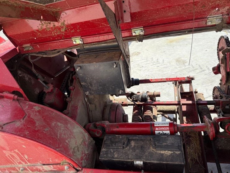 2015-new-holland-fp230-image-51