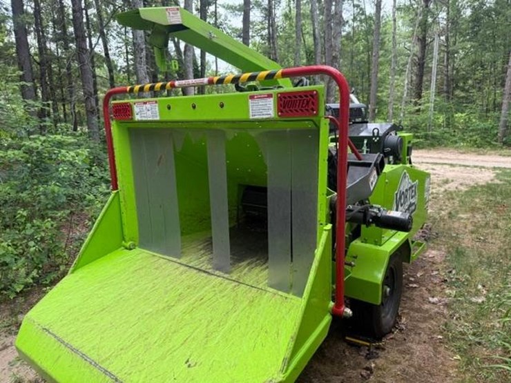 #159-•-2024-dyna-products-v12-31-towable-brush-chipper-image-9