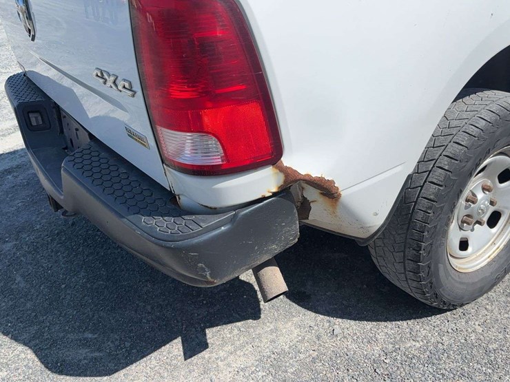 2019-ram-1500-classic-image-30