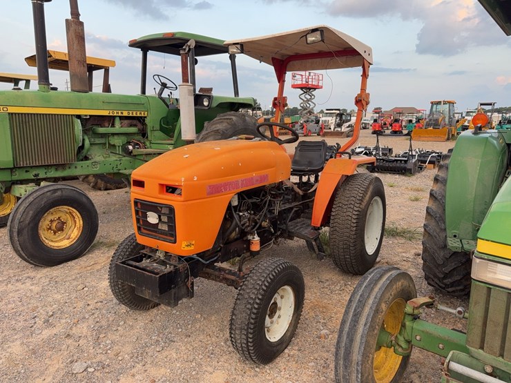 2004-tractor-king-200-image-1