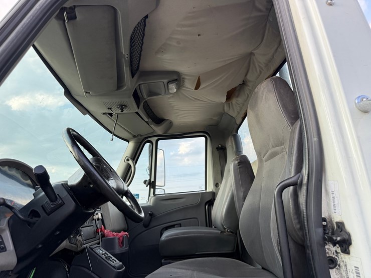 2008-international-durastar-4400-image-42