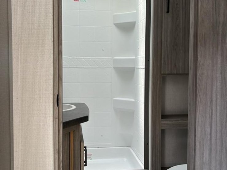 #142-•-2022-keystone-passport-grand-touring-series-2870rl-camper-image-68