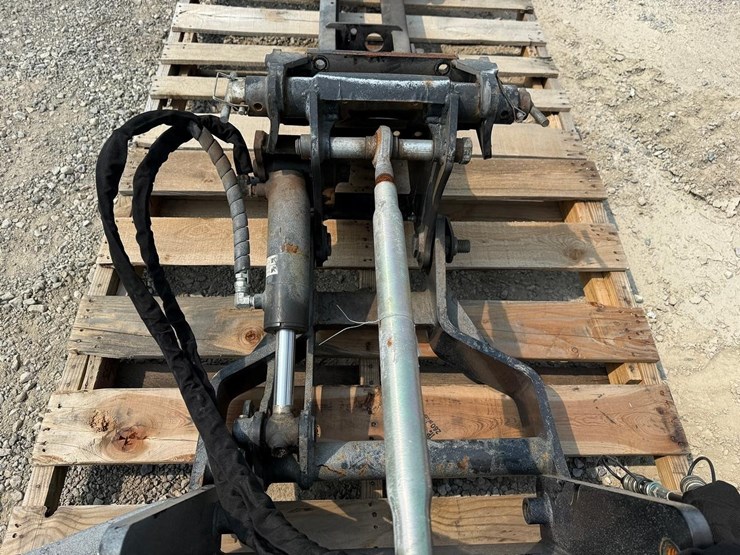 kubota-l4455a--4-pt-hitch-and-subframe-wh-auto-latch-uni-tach-image-9