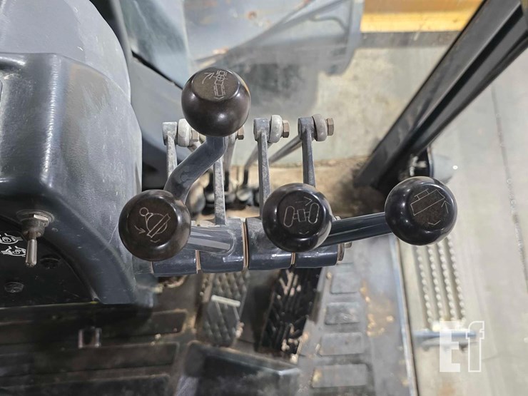 2011-deere-672g-image-18