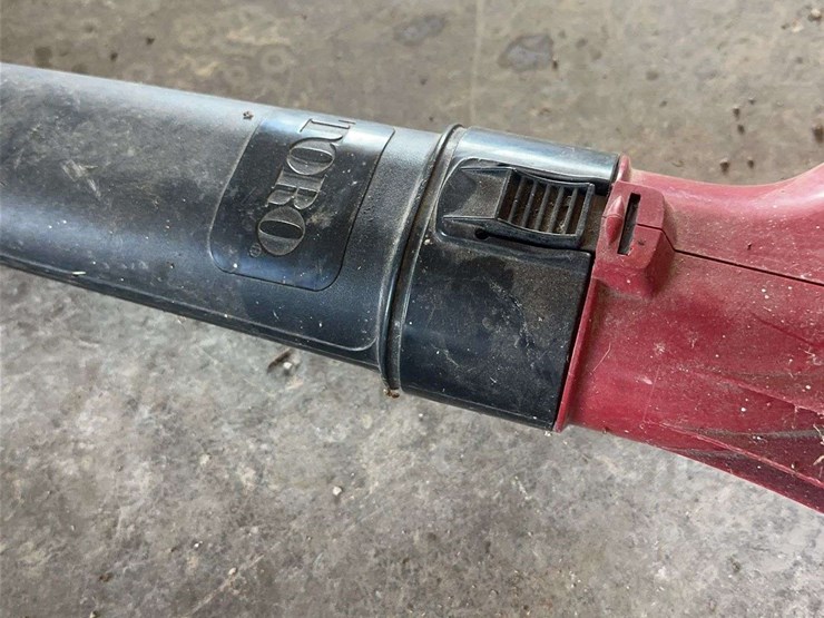 toro-superblower-yardvac-model-51583-electric-leaf-blower-image-7