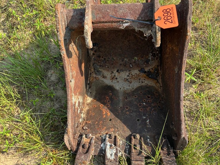 #2698-•-bobcat-bucket-image-1
