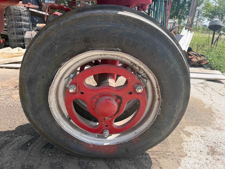 mccormick-farmall-h-tractor-image-9