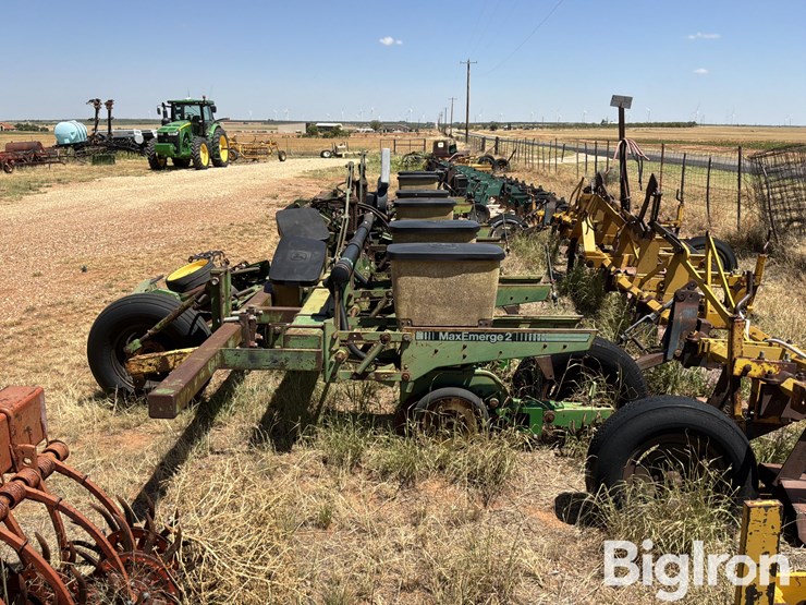 john-deere-7300-image-8