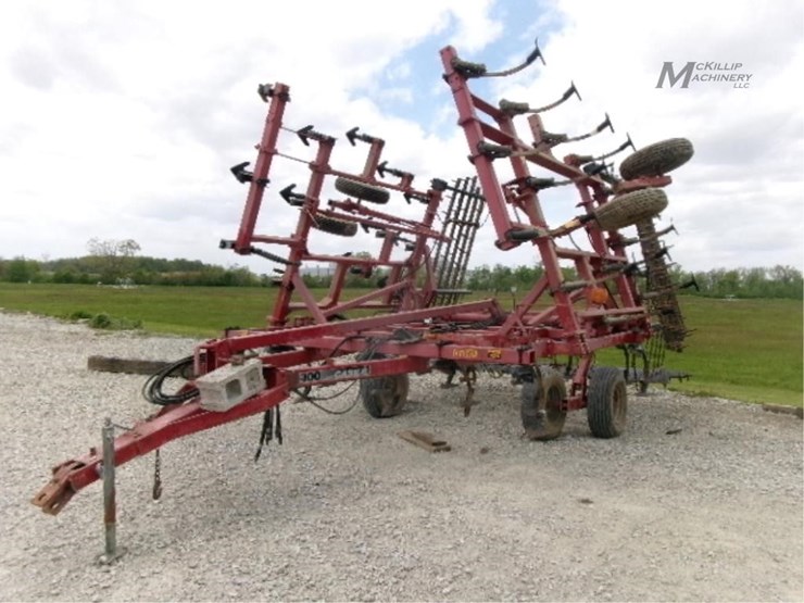 case-ih-4300-image-1
