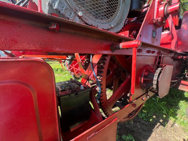 #9902-•-new-holland-square-baler-image-17