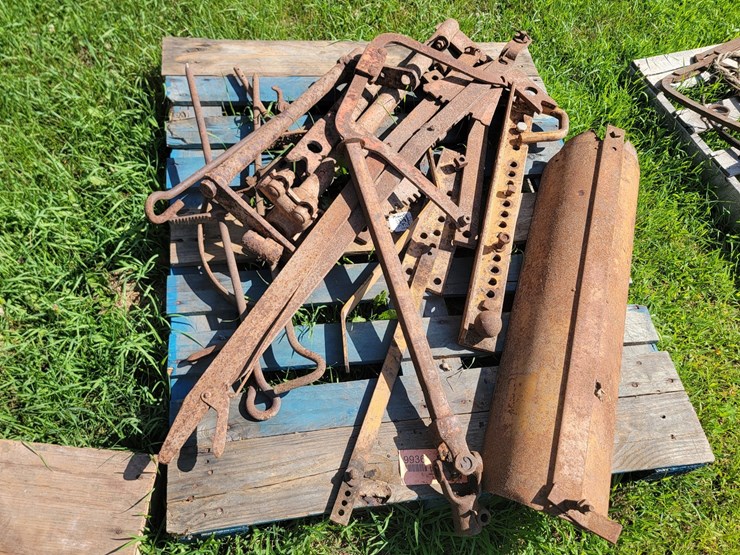 #9936-•-misc.-allis-chalmers-parts-image-2