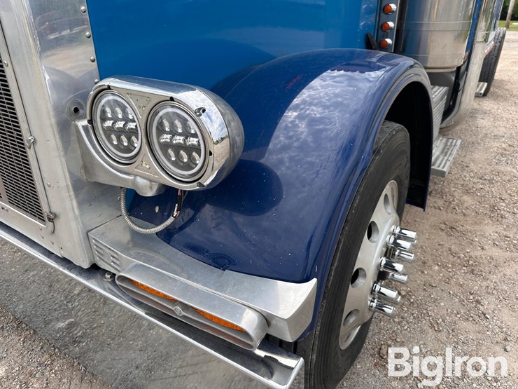 2004-peterbilt-379-image-12