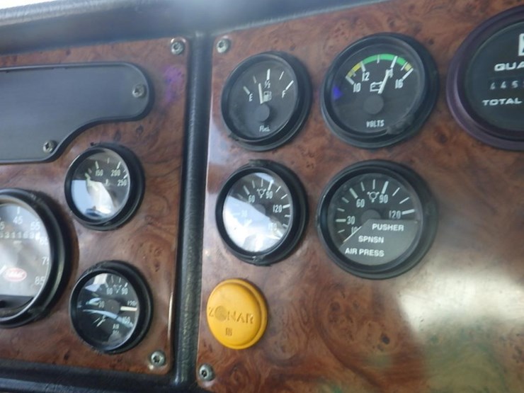 2004-peterbilt-378-image-30