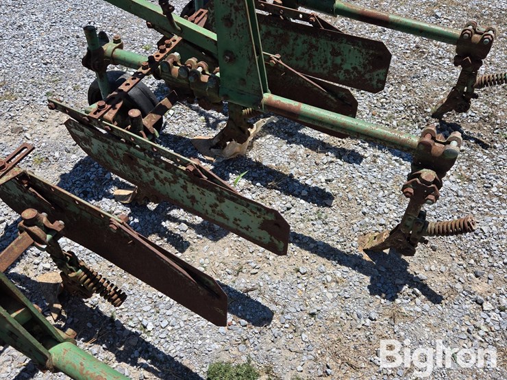 john-deere-6r30"-cultivator-image-17