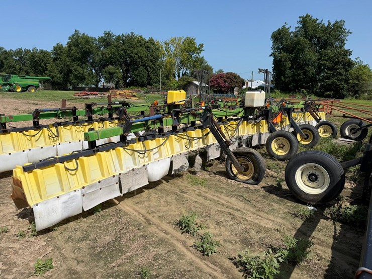 #2652-•-willmar-broadcast-40'-hooded-sprayer-06420012-000066-inv#2652-image-2