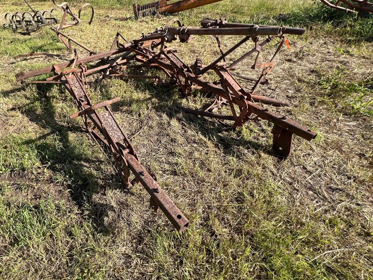 #9906-•-allis-chalmers-cultivator-image-1