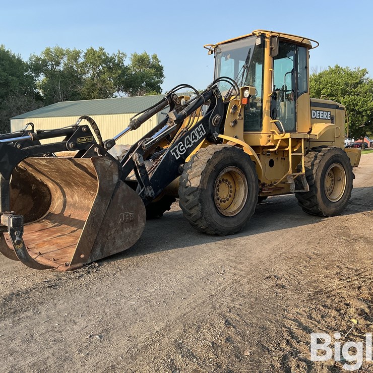 1999 DEERE TC44H