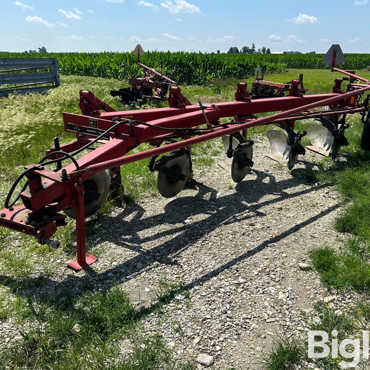 INTERNATIONAL 730