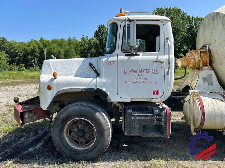 1995-mack-dm690s-image-18