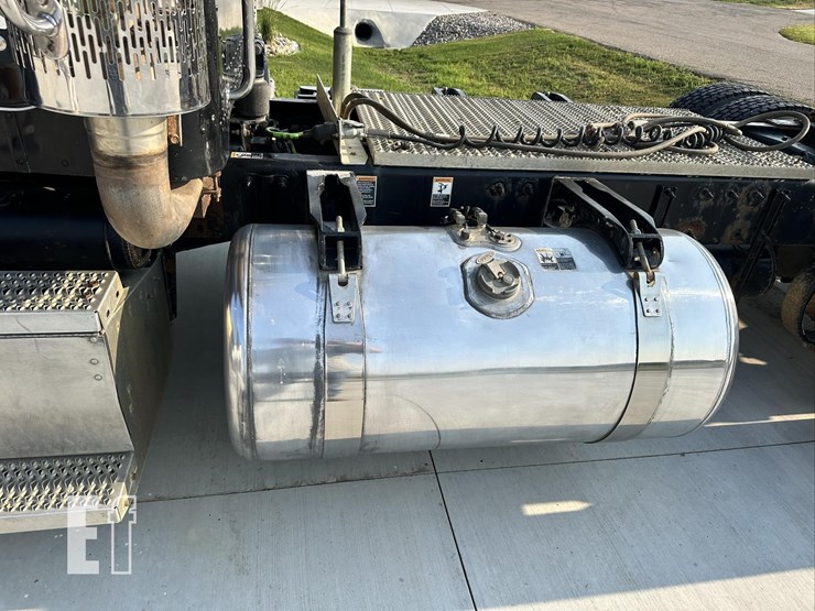 2012-peterbilt-386-image-32