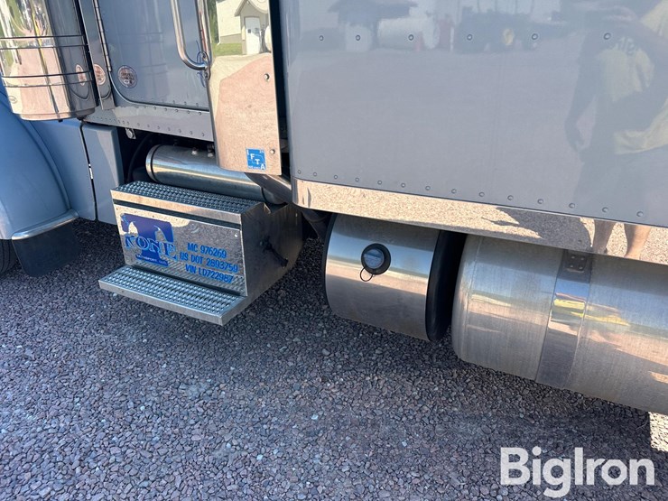 2020-peterbilt-389-image-16
