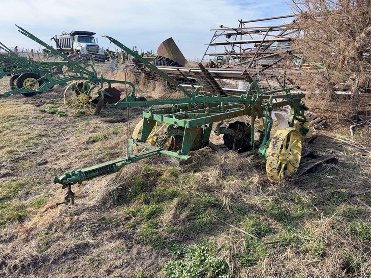 john-deere-pull-type-three-bottom-plow-image-8