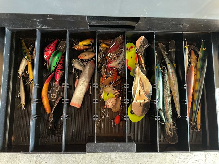 #3683-•-plano-phantom-protackle-box-with-contents-image-2
