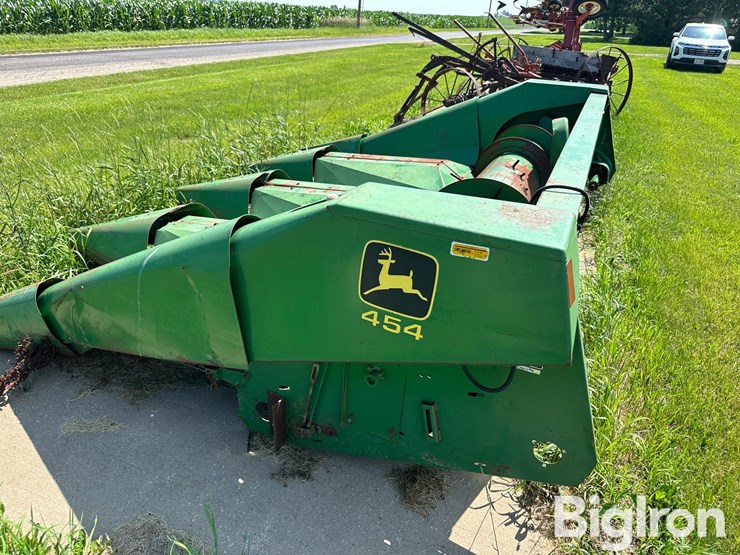 john-deere-454-image-10