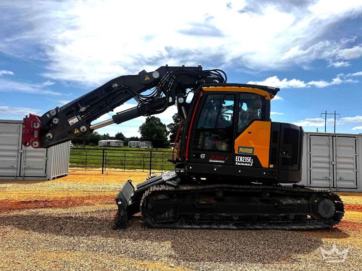 2025-volvo-ecr235e-tunnel-boom-hydraulic-excavator-image-42