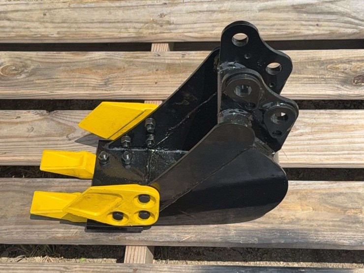 7”-w-mini-excavator-bucket-model-zl-12-image-1