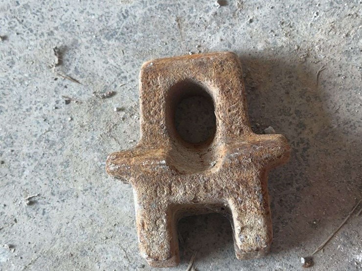 cast-iron-tractor-wheel-rim-clamps-image-4