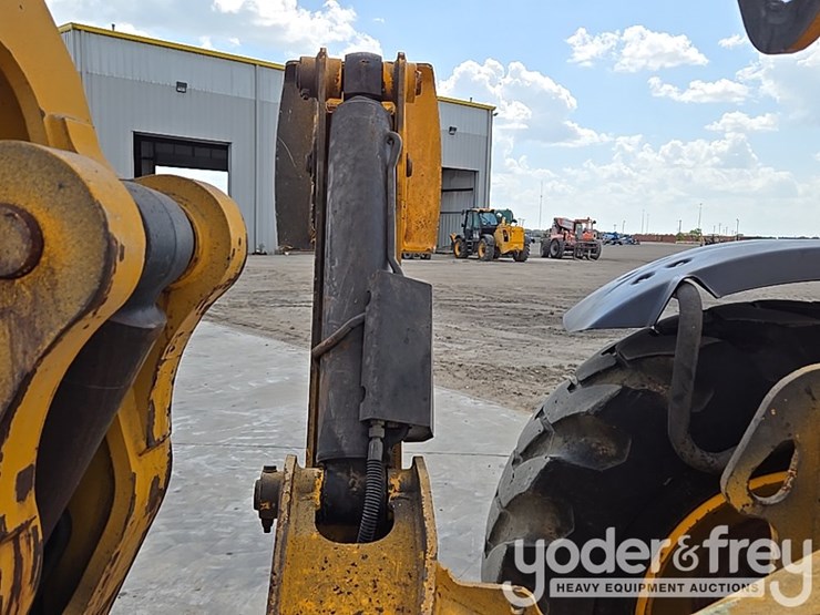 2017-jcb-510-56-image-23