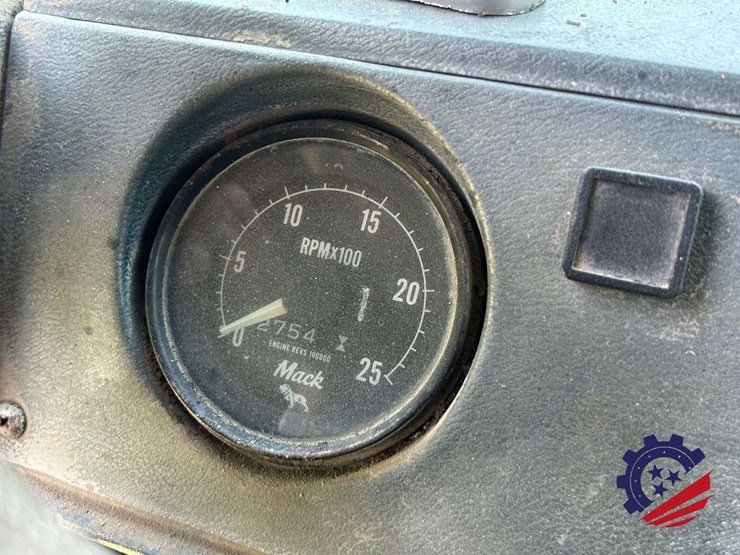 1997-mack-dm690s-image-63