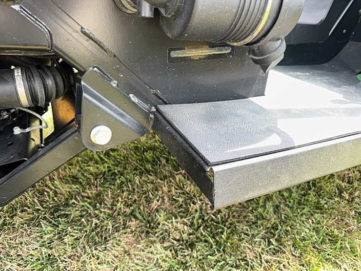 2012-john-deere-gator-image-28