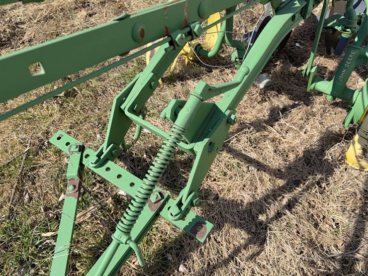 john-deere-pull-type-three-bottom-plow-image-13