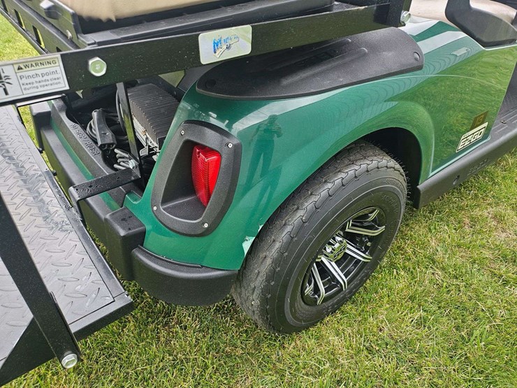 e-z-go-electric-golf-cart-image-8