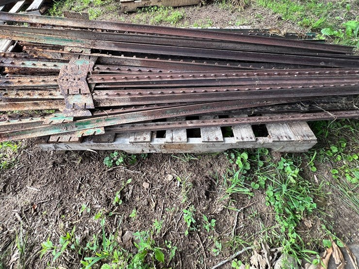#9942-•-pallet-of-t-posts-image-3