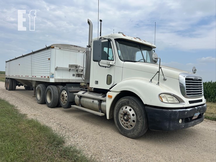 2005-freightliner-columbia-120-image-3