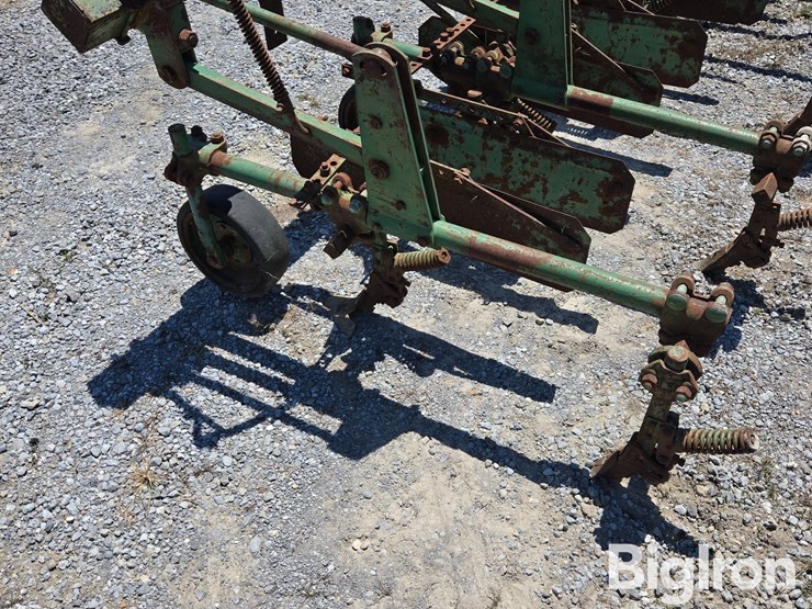 john-deere-6r30"-cultivator-image-9