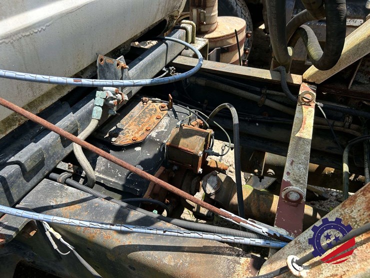 1997-mack-dm690s-image-27