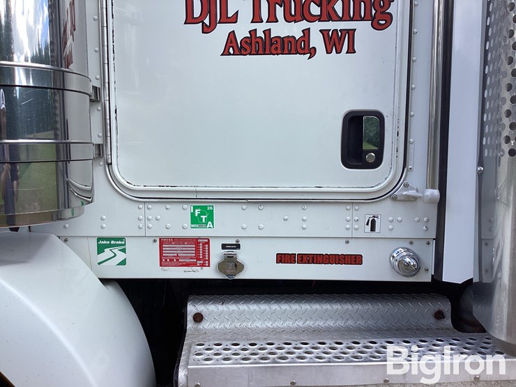 2011-kenworth-t800-image-18