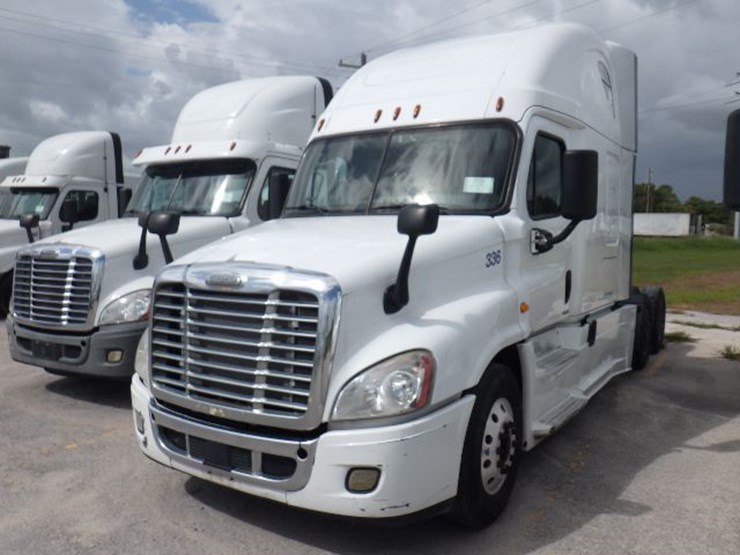 2017-freightliner-cascadia-125-evolution-image-1