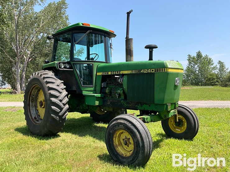 john-deere-4240-image-3