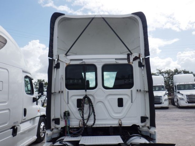 2016-freightliner-cascadia-125-evolution-image-10