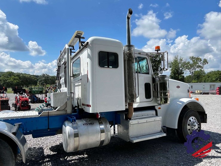 2013-peterbilt-367-image-39